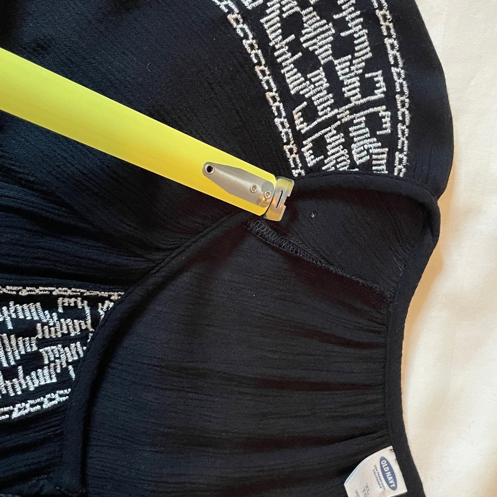 ❤️ XL top! Old Navy - Black Blouse with White Accents - XL blouse - Picture 8 of 16
